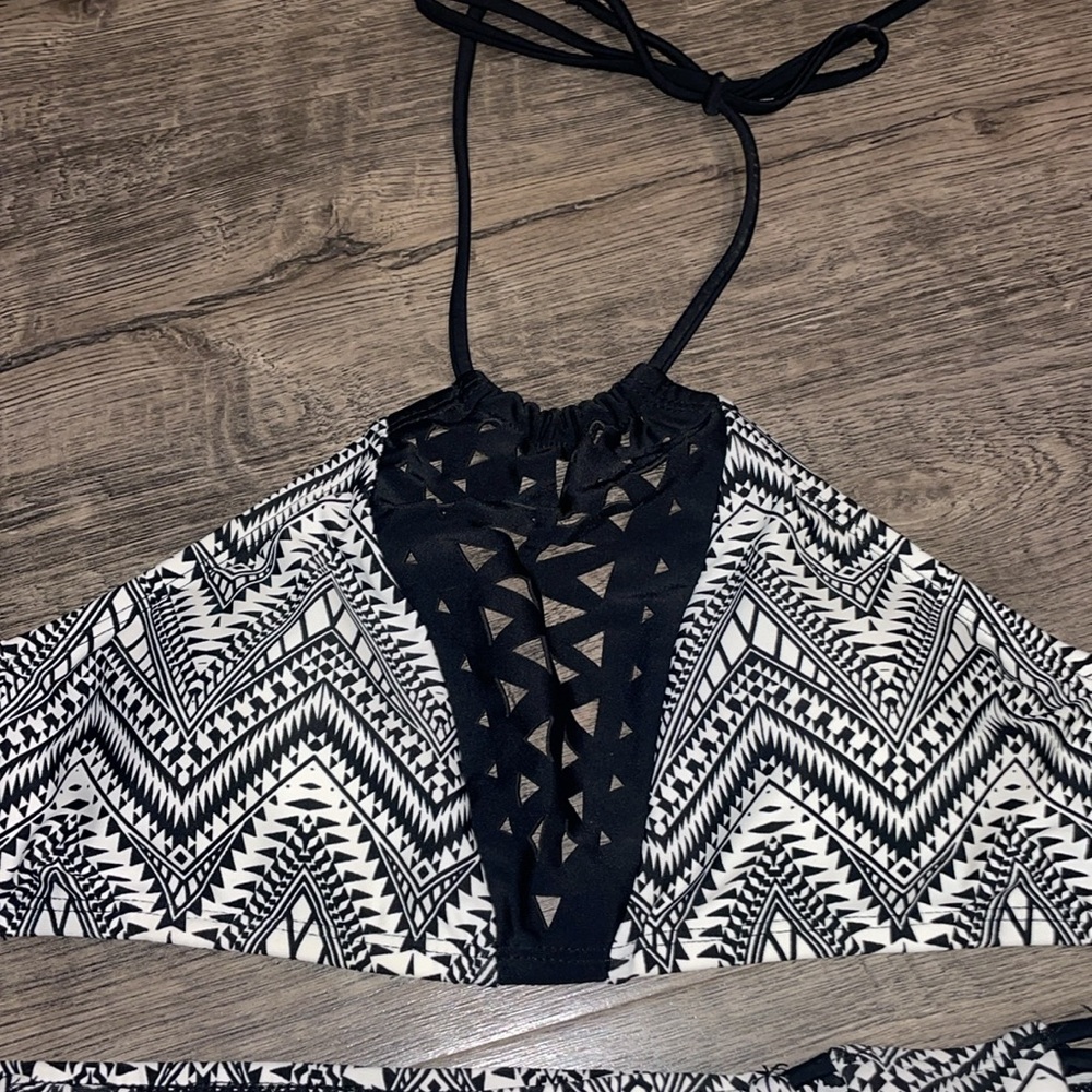 Aztec print bikini - Picture 3 of 9